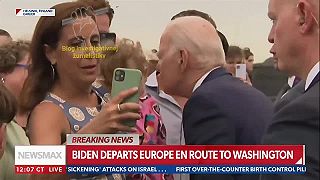 Joe Biden opäť oblizoval a oňuchával malé fínske dievčatko