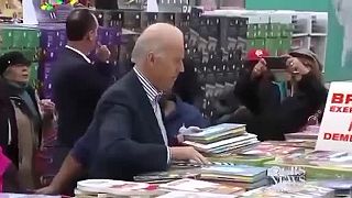 Joe Biden v kníhkupectve