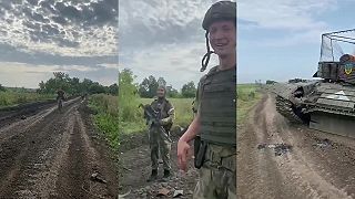 Vysmiati ruskí vojaci a horiaci ukrajinský tank