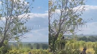 Ruský Su-34 prelietava priamo na nepriateľskými pozíciami OSU