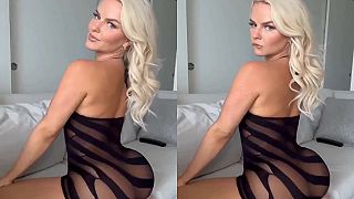 Blondína provokuje