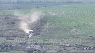 Ruský útočný vrtuľník Ka-52 zničil idúce ukrajinské obrnené vozidlo