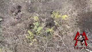 Ruský dron našiel a zasiahol dvoch ukrajincov v zákope