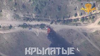 Kamikadze dron Lancet zasahuje skupinku ukrajincov