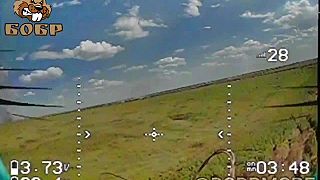 Ruský kamikadze dron našiel a zasiahol ukrajinca.
