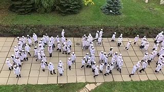 Študenti medicíny v Luhansku si dnes pripomínajú deň vlajky Ruska!!