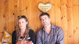 HOVORY ZE ZEMĚ - Už nejsme otroci systému - Josef a Veronika Veselí
