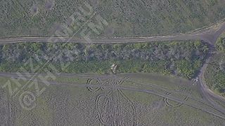 Ukrajinská samohybná húfnica 2S1 Gvozdika vs. ruský kamikadze dron Lancet