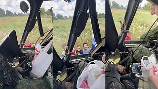 Ruskí piloti vrtuľníka navštívili deti na Donbase