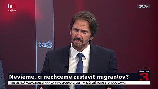 Neschopný Hamran necháva zaplaviť Slovensko migrantmi