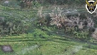 Kazetová munícia hromadne kosí okupantov