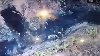 Kazetová munícia plní zákopy okupantami