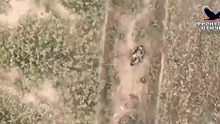 Takéto svinstvo dokáže spraviť dron s pripevneným granátom (CITLIVÉ ZÁBERY)