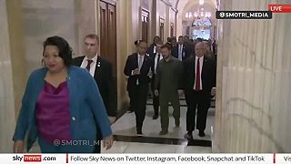 Ukrajinský prezident Vladimir Zelenskyj dorazil "na koberček"