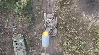 T-90 šikanuje dron