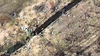 Brutálne zásahy ruských kamikadze dronov do ukrajinskej pechoty. (kompilácia)