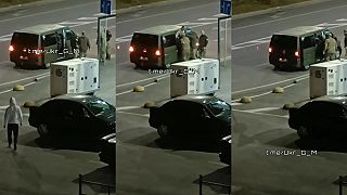 Nakladanie dobytka do dodávky (ukrajinská mobilizácia)