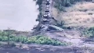 Ruské BMP padá z mosta