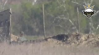 Sniper čistým zásahom do miechy zlikvidoval okupanta