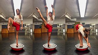 Baletka a jej náročný cvik na balančnej podložke