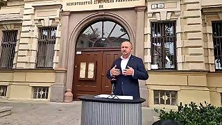 Pred budovou ministerstva odznela šokujúca pravda!