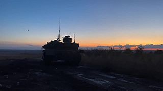 Bojová práca tanku T-90M Proryv počas západu slnka