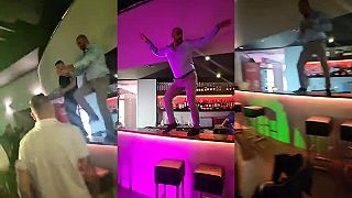 Teplí RÓMOVIA v gay bare