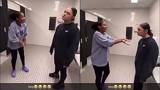 Afroameričanka šikanovala na záchodoch spolužiačku, tá sa však nedala!
