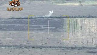 Ukrajinskí vojaci, ktorý sa viezli na korbe auta, boli zasiahnutí dronom