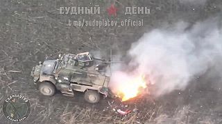Ukrajinský pick-up plne naložený vojakmi opäť zasiahol ruský FPV dron

