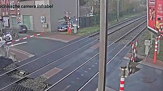 "Kamikadze" cyklista takmer skončil pod vlakom (Belgicko)