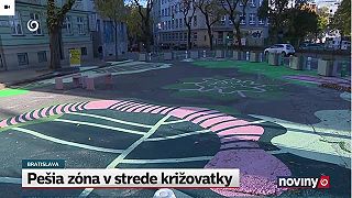 Šokujúce pešie zóny v strede križovatky