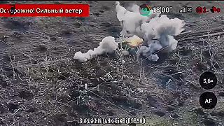 Jeden tank zastavuje celú kolónu okupantov