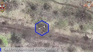 Ruský operátor dronu zasiahol 2 ukrajinských vojakov, potom aj evakuačnú skupinu