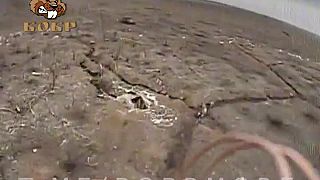 Ani títo ukrajinskí vojaci nestihli utiecť pred ruským FPV dronom