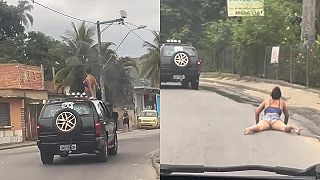 Opitá žena sa predvádzala na streche auta, keď odrazu stratila rovnováhu