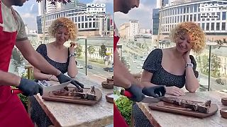 Porcovanie mäsa v blízkosti frekventovanej križovatky