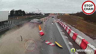 Opitý Litovčan na BMW spôsobil v Poľsku na rýchlostnej ceste haváriu