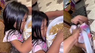 Dievčatko tvrdo zaspalo počas jedla