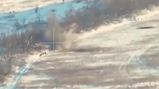 Hromada okupantov nabehla do delostreleckého mlynčeka na mäso