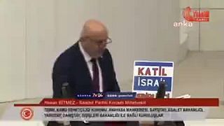 Turecký poslanec Hasan Bitmeze počas prejavu