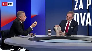 Vtipný Babiš používa vizuálne pomôcky. Drahé potraviny