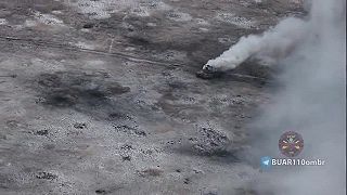 Upokojujúci pohľad na horiaci ruský tank