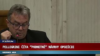 Keď Pellegrini čítal návrhy opozície v NRSR a nestačil sa čudovať