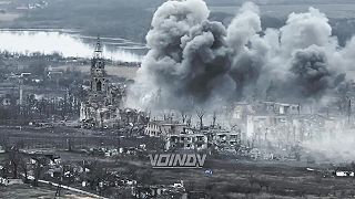 TOS-1A zrovnáva všetko živé aj neživé v Novomychajlivke 

