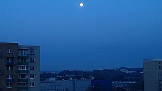 Západ mesiaca timelapse.