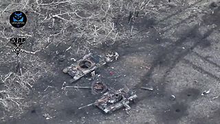 FPV-čko lovi okupantov medzi vrakmi dvoch T-90-tok