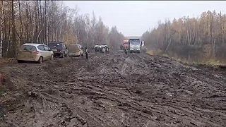 V Rusku si užívajú každodenný off road cestou do práce, školy či obchodu