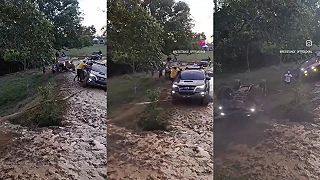 Štandardné peripetie na africkej vozovke