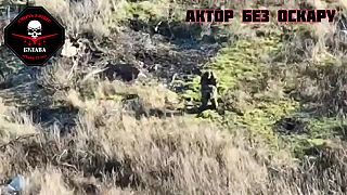 Nepresvedčivý herecký výkon okupanta